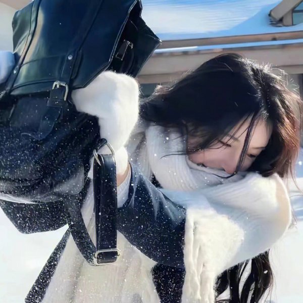出位俏娇娃